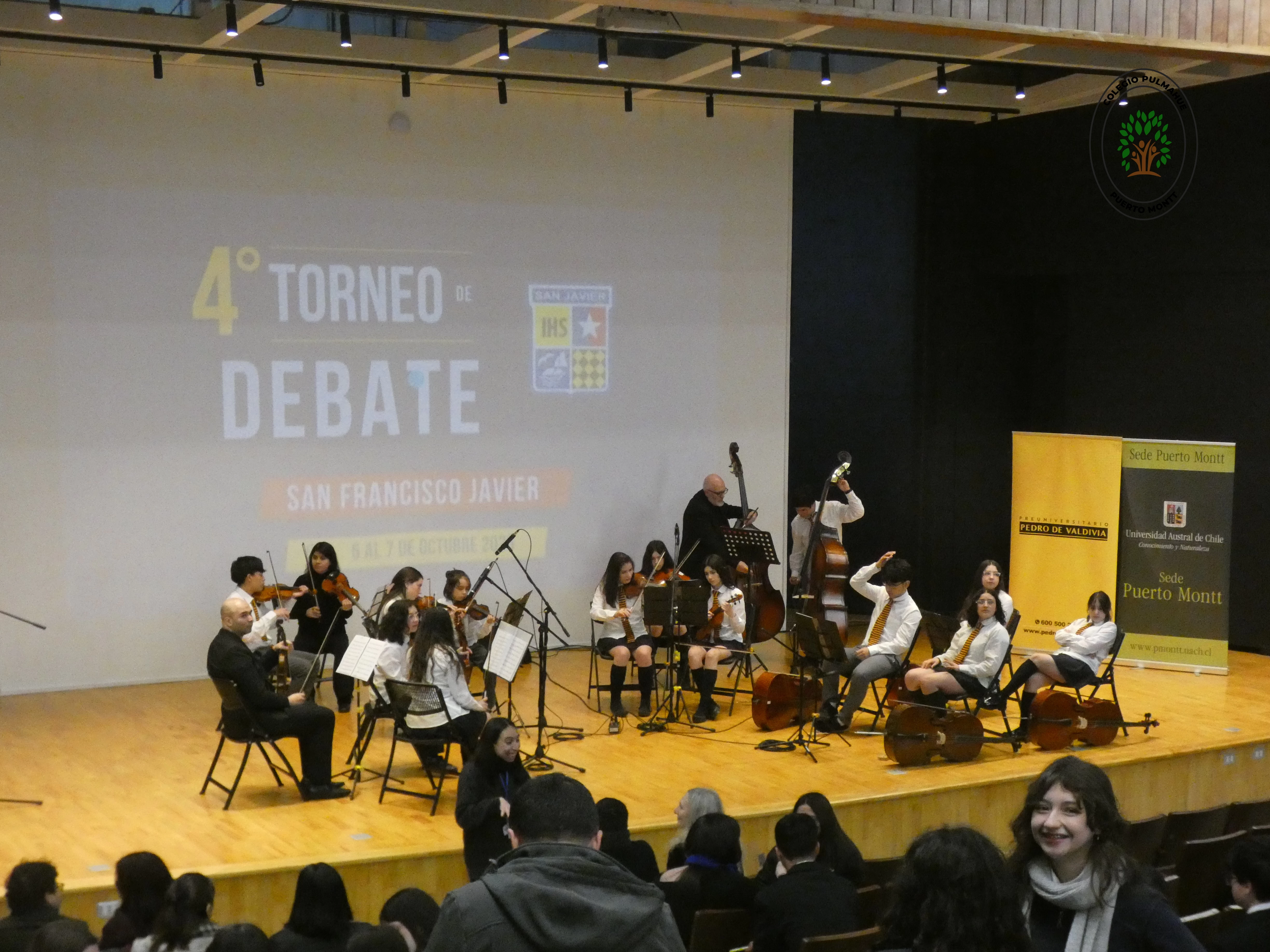 Imagen de la noticia: Destacada participación: Equipo de debate debuta con importantes triunfos en torneo regional
