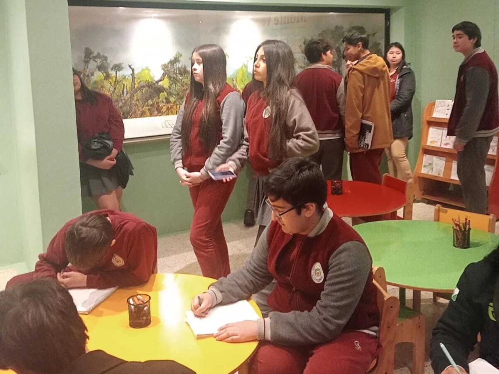 Estudiantes de 1° Medio visitan el Museo Juan Pablo II en salida pedagógica