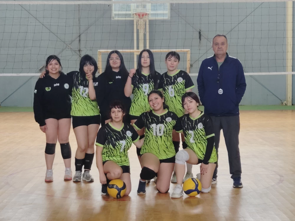 ¡Gran jornada de voleibol! La selección femenina de enseñanza media enfrentó al Colegio Chileno Americano