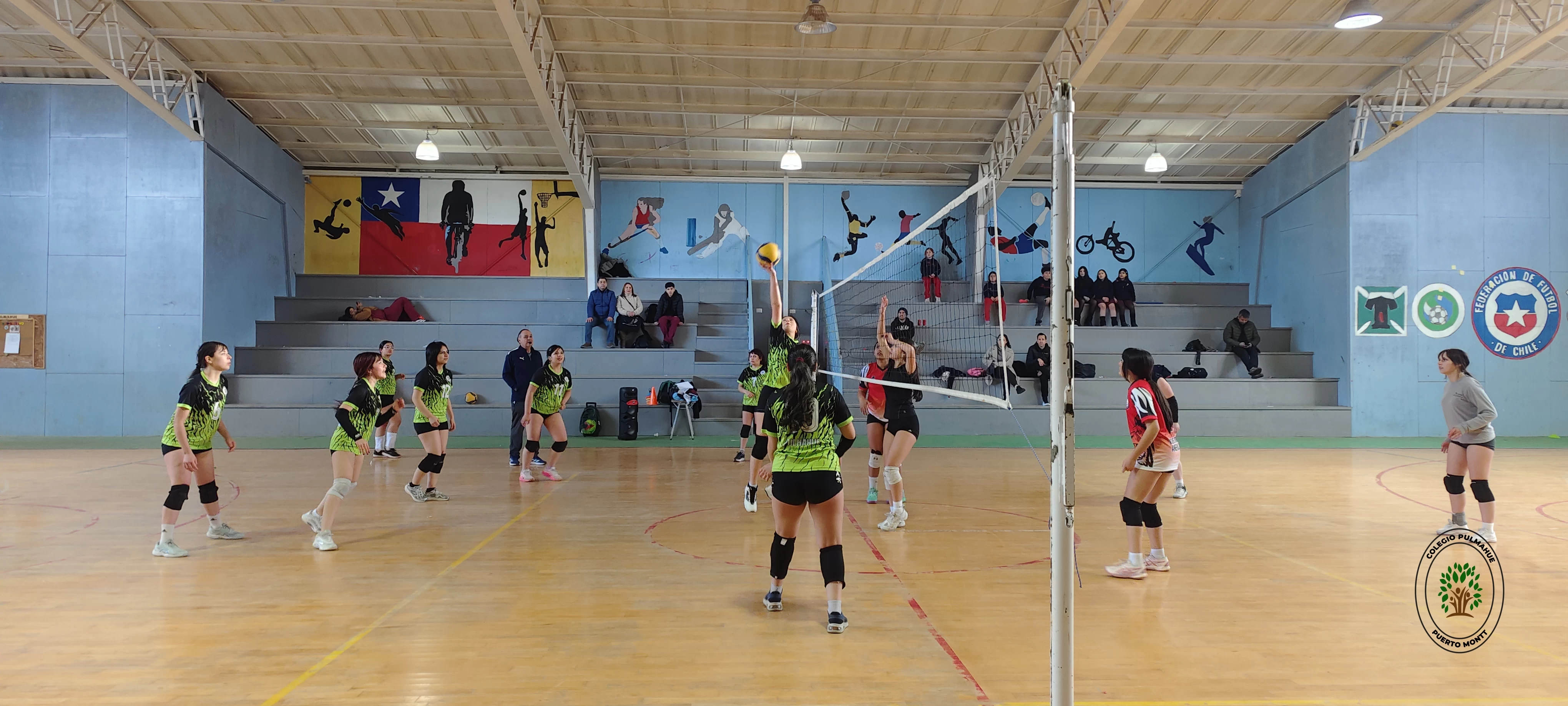 Imagen de la noticia: ¡Gran jornada de voleibol! La selección femenina de enseñanza media enfrentó al Colegio Chileno Americano
