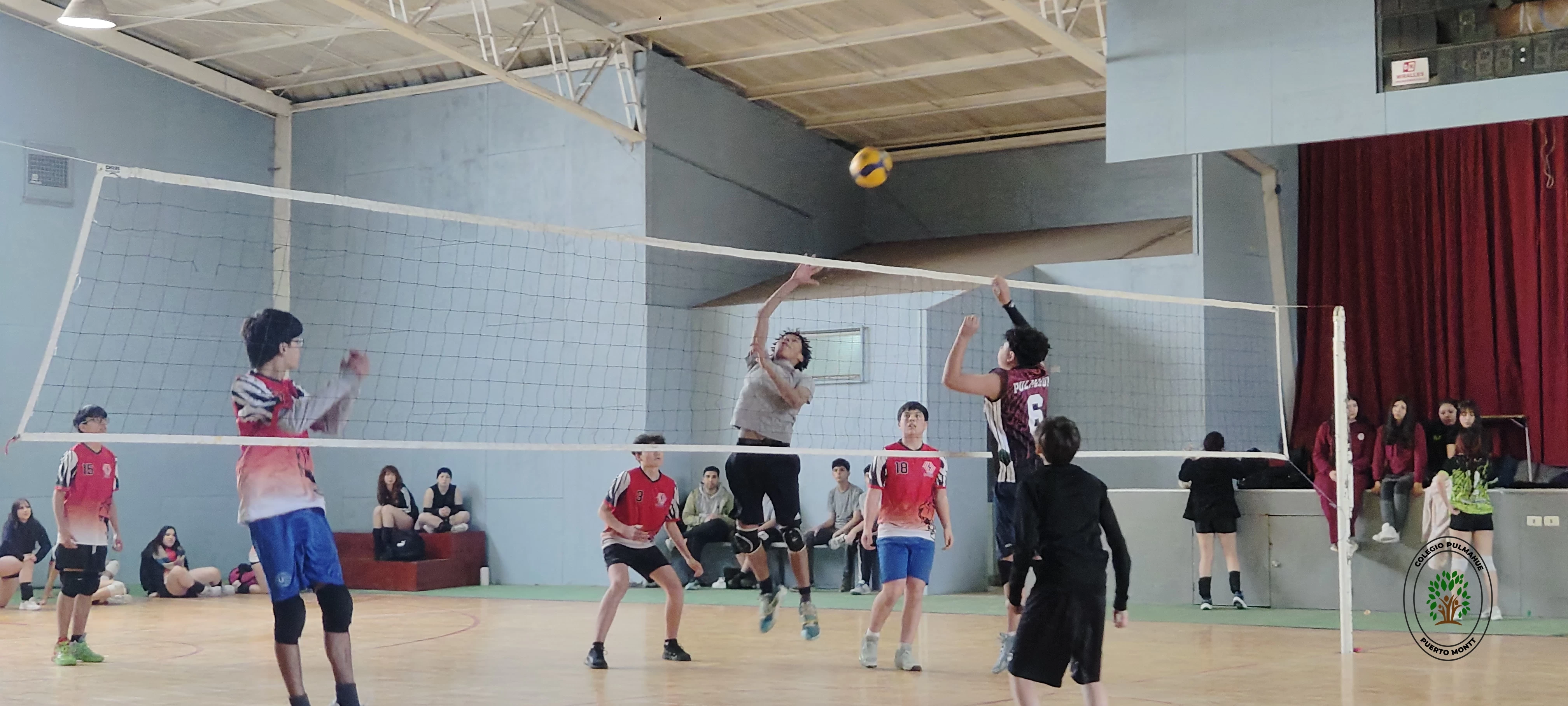 Imagen de la noticia: ¡Poder y destreza en la cancha! La selección masculina de enseñanza media lo dio todo ante el Colegio Chileno Americano
