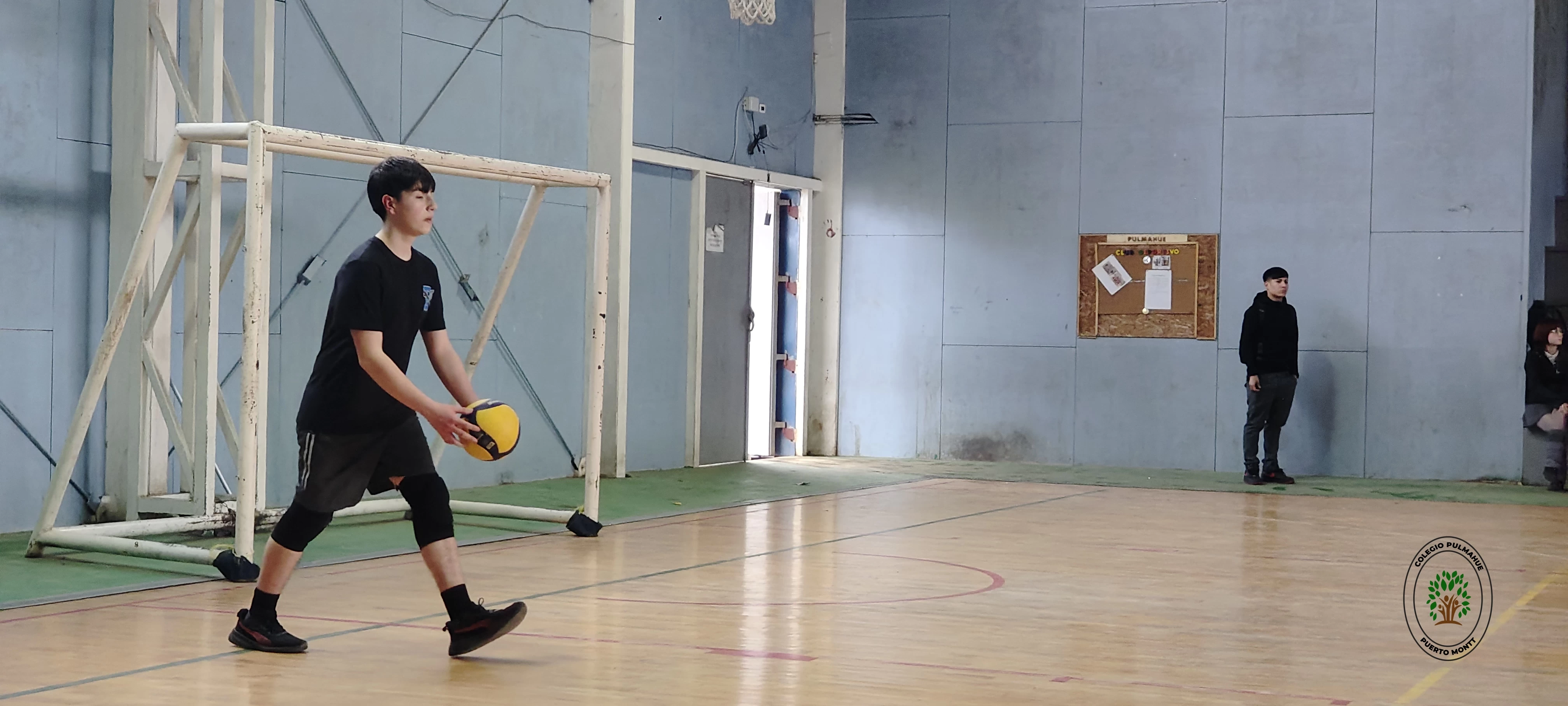 Imagen de la noticia: ¡Poder y destreza en la cancha! La selección masculina de enseñanza media lo dio todo ante el Colegio Chileno Americano