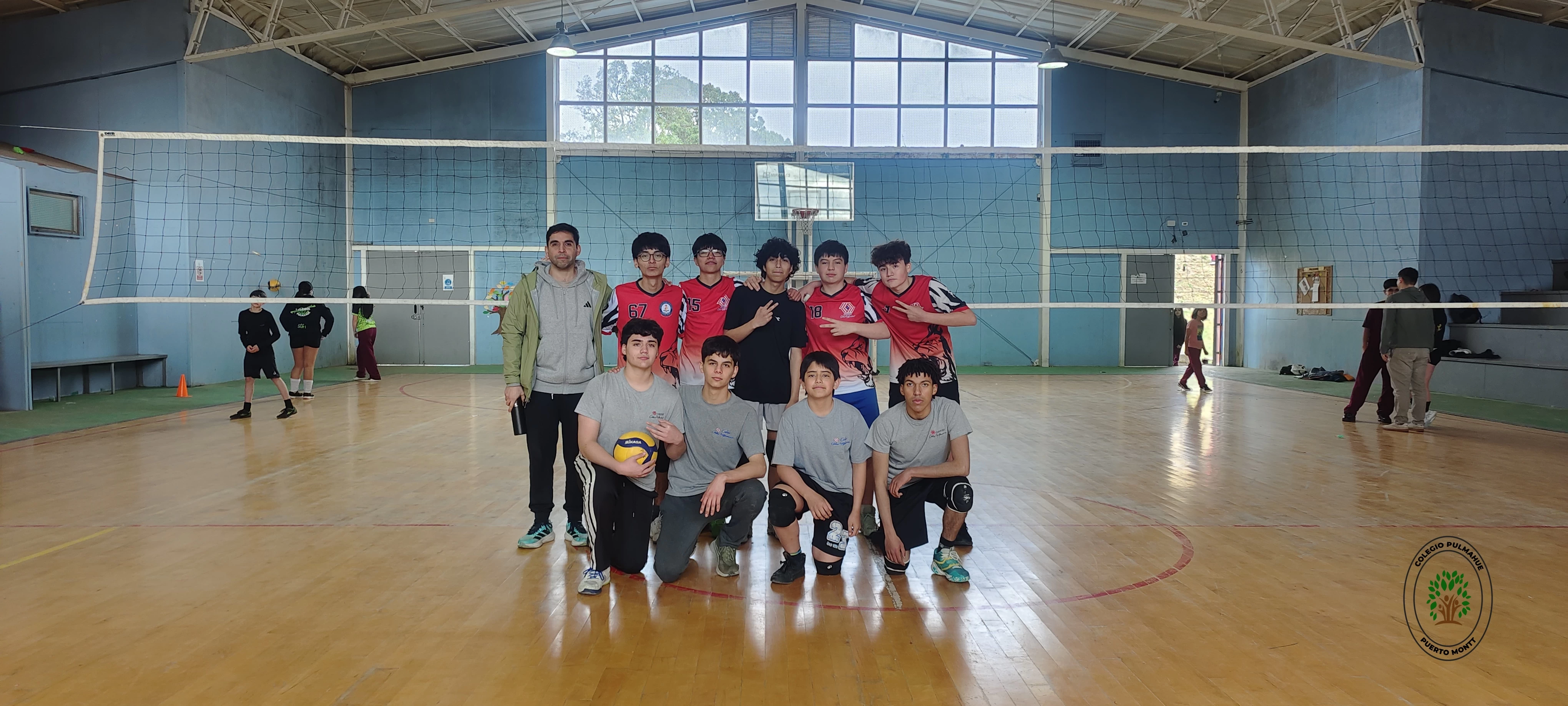Imagen de la noticia: ¡Poder y destreza en la cancha! La selección masculina de enseñanza media lo dio todo ante el Colegio Chileno Americano